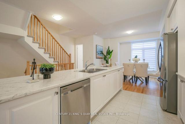 207 Vantage Loop, House attached with 3 bedrooms, 3 bathrooms and 3 parking in Newmarket ON | Image 6