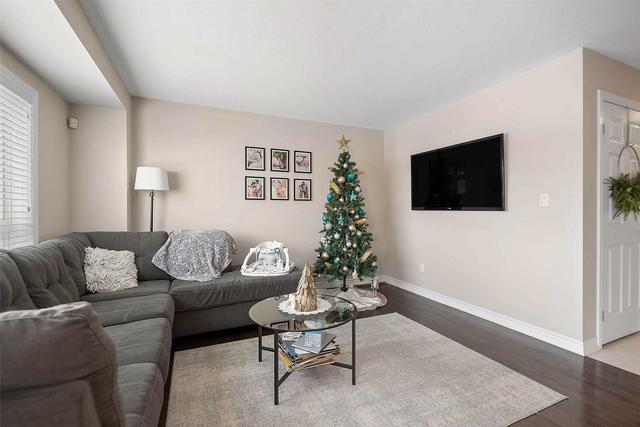 77 Avery Cres, Condo with 3 bedrooms, 3 bathrooms and 5 parking in St. Catharines ON | Image 6
