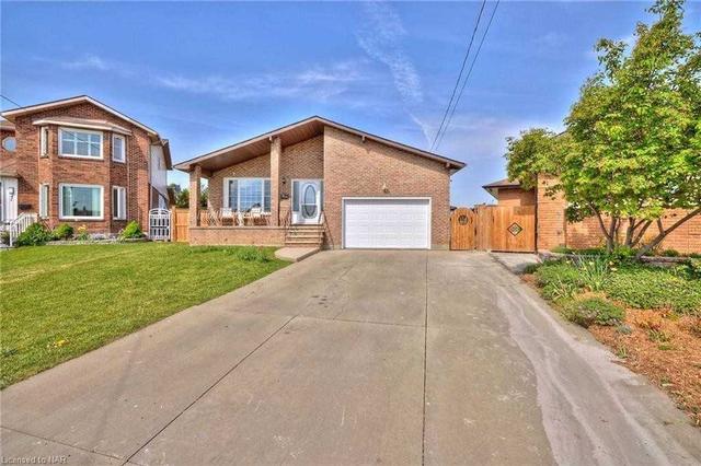 51 Oakland Dr, House detached with 4 bedrooms, 2 bathrooms and 6 parking in Hamilton ON | Image 12