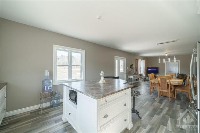245 Concession 7 Road, House detached with 2 bedrooms, 3 bathrooms and 20 parking in Alfred and Plantagenet ON | Image 8