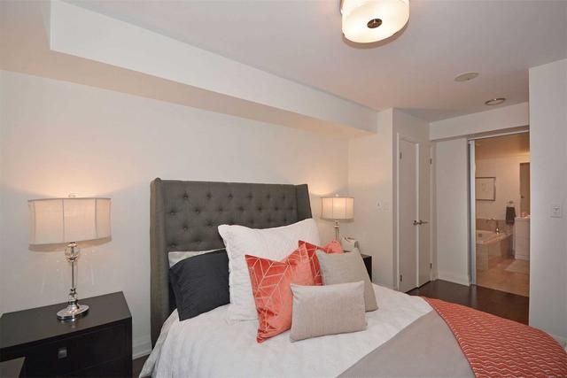 202 - 18 Beverley St, Condo with 2 bedrooms, 2 bathrooms and 1 parking in Toronto ON | Image 6