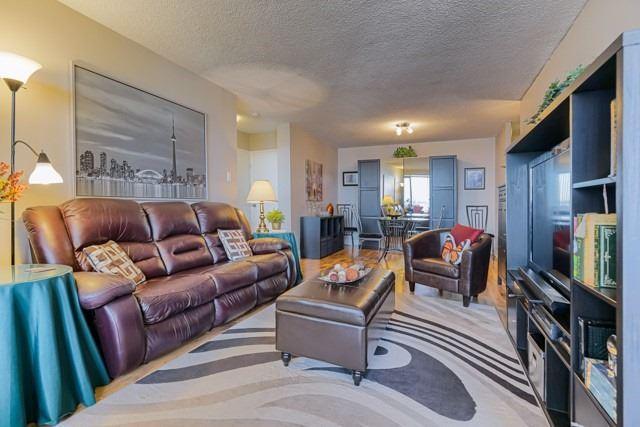2004 - 8 Lisa St, Condo with 1 bedrooms, 2 bathrooms and 1 parking in Brampton ON | Image 2