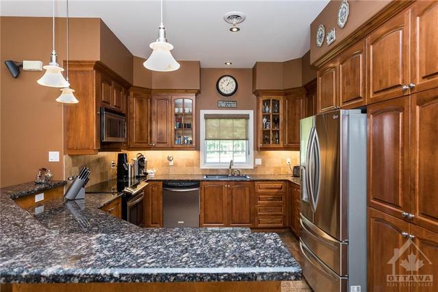 8464 Marionville Road, House detached with 4 bedrooms, 3 bathrooms and 20 parking in North Dundas ON | Image 13