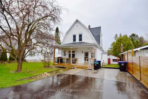 36 Harriet St, House detached with 3 bedrooms, 2 bathrooms and 2 parking in Penetanguishene ON | Card Image