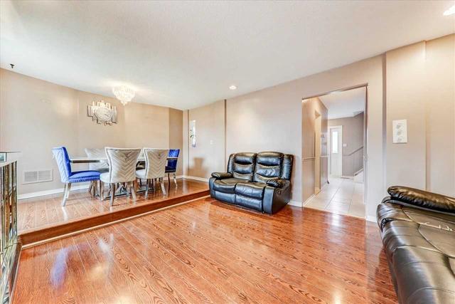 295 Burrows Hall Blvd, House semidetached with 3 bedrooms, 2 bathrooms and 2 parking in Toronto ON | Image 5