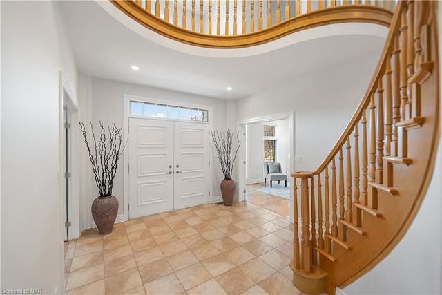 6431 Rockcliffe Avenue, House detached with 5 bedrooms, 3 bathrooms and 10 parking in Niagara Falls ON | Image 3