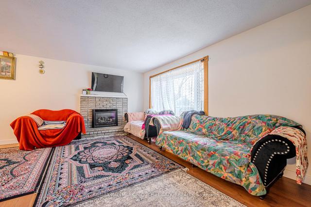 203 Phillips St, House detached with 3 bedrooms, 2 bathrooms and 7 parking in Barrie ON | Image 7