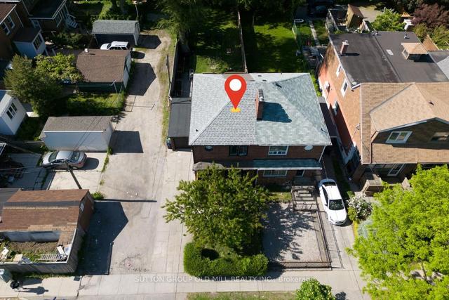 122 Gamble Ave, House semidetached with 3 bedrooms, 3 bathrooms and 3 parking in Toronto ON | Image 32