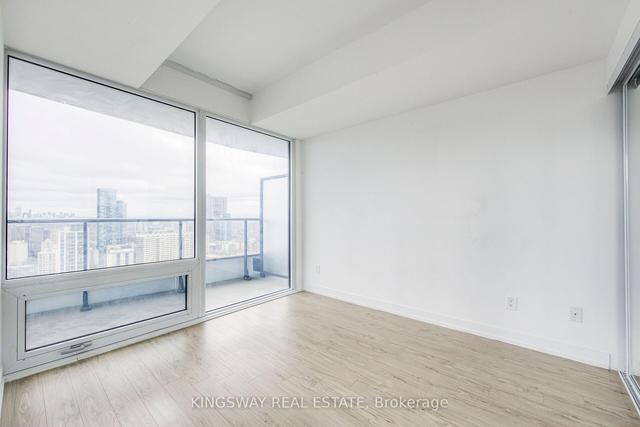 4206 - 85 Wood St, Condo with 2 bedrooms, 1 bathrooms and 0 parking in Toronto ON | Image 4