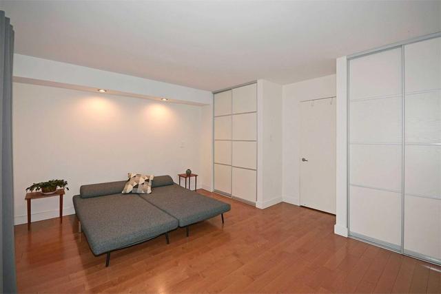 209A Mutual St, House attached with 3 bedrooms, 2 bathrooms and 1 parking in Toronto ON | Image 9