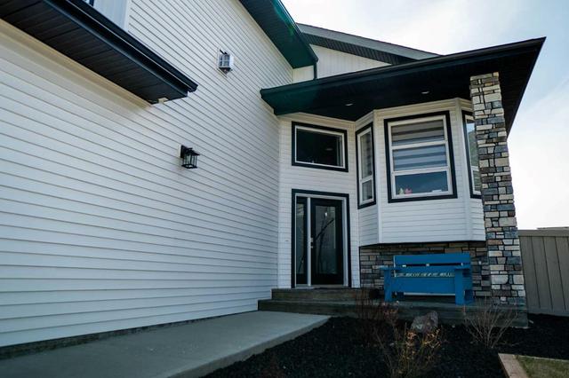 10631 156 Avenue, House detached with 5 bedrooms, 3 bathrooms and 10 parking in Grande Prairie County No. 1 AB | Image 2