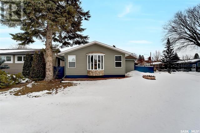 21 Britnell Crescent, House detached with 5 bedrooms, 2 bathrooms and null parking in Saskatoon SK | Image 2