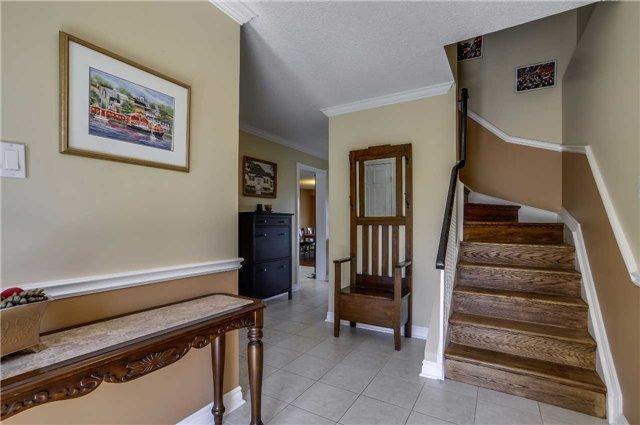 89 Lisa Cres, House detached with 4 bedrooms, 4 bathrooms and 2 parking in Vaughan ON | Image 3