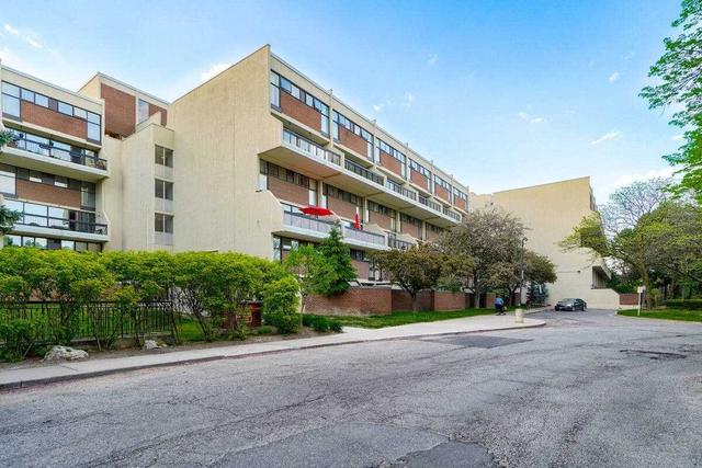 310 - 2 Valhalla Inn Rd, Townhouse with 3 bedrooms, 3 bathrooms and 1 parking in Toronto ON | Image 12