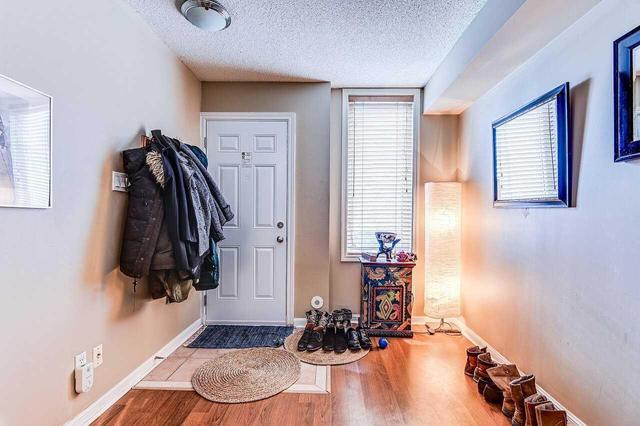 9A Crawford St, Townhouse with 3 bedrooms, 2 bathrooms and 1 parking in Toronto ON | Image 2