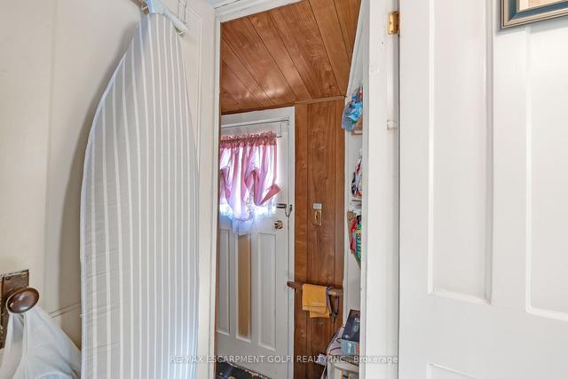 92 Chatham St, House detached with 2 bedrooms, 1 bathrooms and 3 parking in Hamilton ON | Image 7