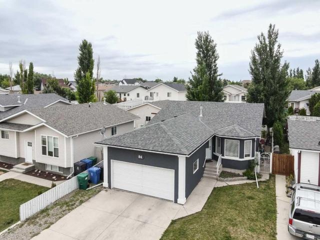 84 Mt Rundle Boulevard W, House detached with 5 bedrooms, 3 bathrooms and 4 parking in Lethbridge AB | Image 38