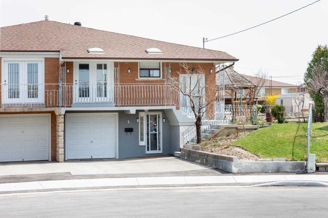 23 Friary Crt, House semidetached with 3 bedrooms, 2 bathrooms and 5 parking in Toronto ON | Image 1