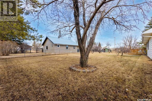 103 2nd Avenue S, House detached with 4 bedrooms, 2 bathrooms and null parking in Goodsoil SK | Image 43