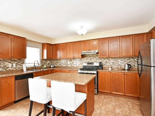 793 Candlestick Circ, House attached with 3 bedrooms, 4 bathrooms and 2 parking in Mississauga ON | Image 7