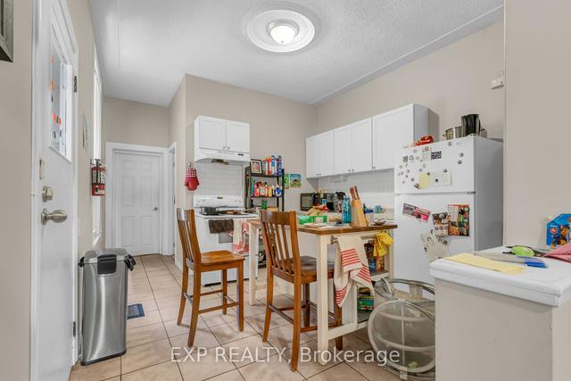 81 Barton St E, House attached with 4 bedrooms, 2 bathrooms and 0 parking in Hamilton ON | Image 11
