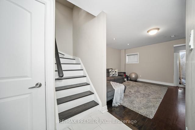 5 - 8032 Kipling Ave, House semidetached with 3 bedrooms, 4 bathrooms and 2 parking in Vaughan ON | Image 11