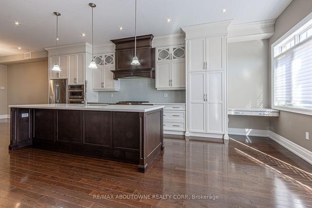 2308 Sovereign St, House semidetached with 3 bedrooms, 5 bathrooms and 4 parking in Oakville ON | Image 38