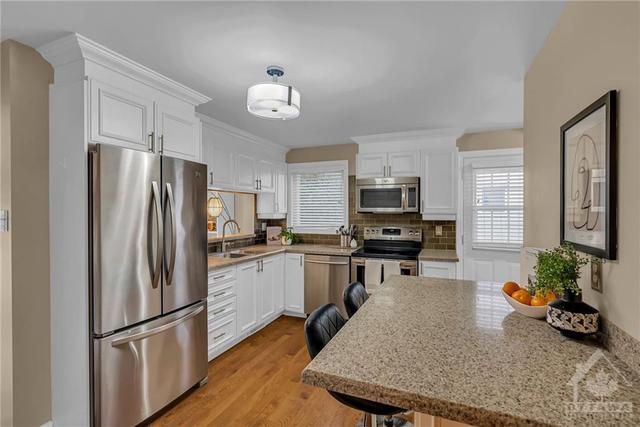 1565 Meadowfield Place, House detached with 3 bedrooms, 3 bathrooms and 3 parking in Ottawa ON | Image 6