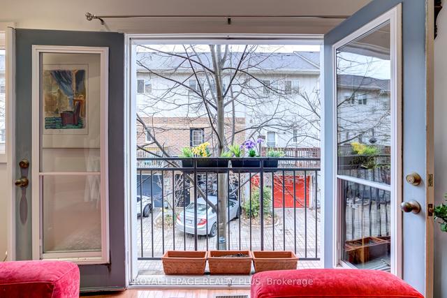 25 Pear Tree Mews, House attached with 3 bedrooms, 3 bathrooms and 1 parking in Toronto ON | Image 7