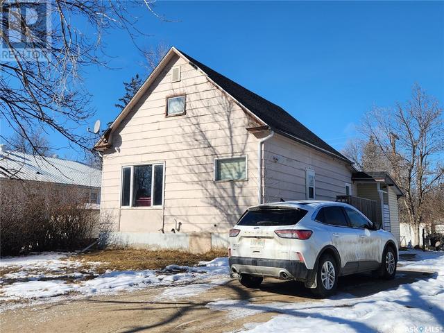 416 Main Street, House detached with 5 bedrooms, 2 bathrooms and null parking in Radville SK | Image 28