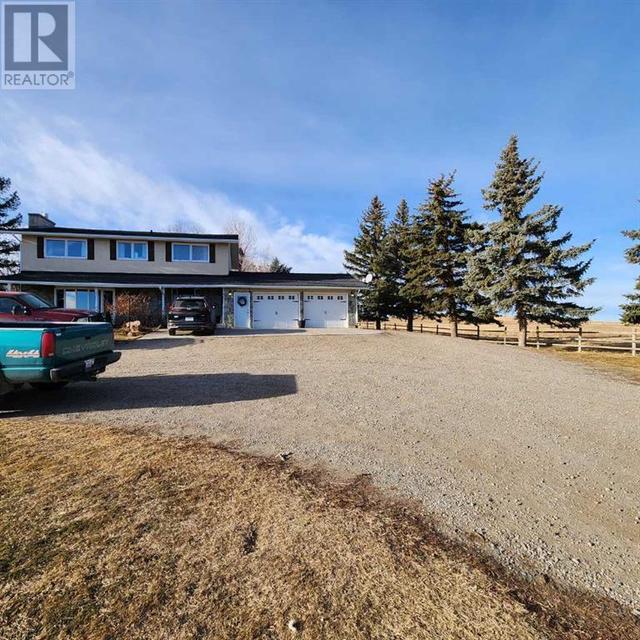 501 Highway, House detached with 4 bedrooms, 2 bathrooms and null parking in Cardston County AB | Image 2