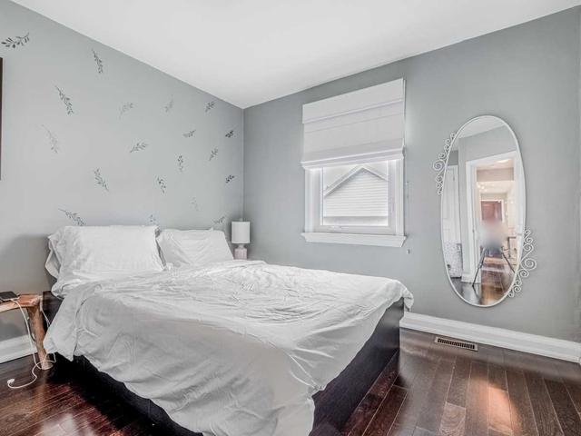 30 Ashmore Ave, House detached with 3 bedrooms, 2 bathrooms and 4 parking in Toronto ON | Image 8