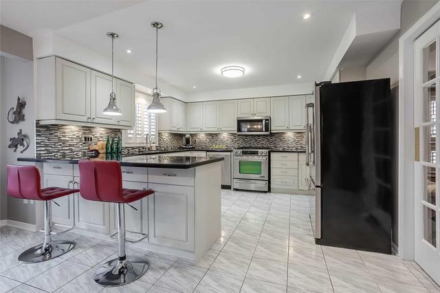 1168 Lansdown Dr, House detached with 4 bedrooms, 3 bathrooms and 4 parking in Oakville ON | Image 13