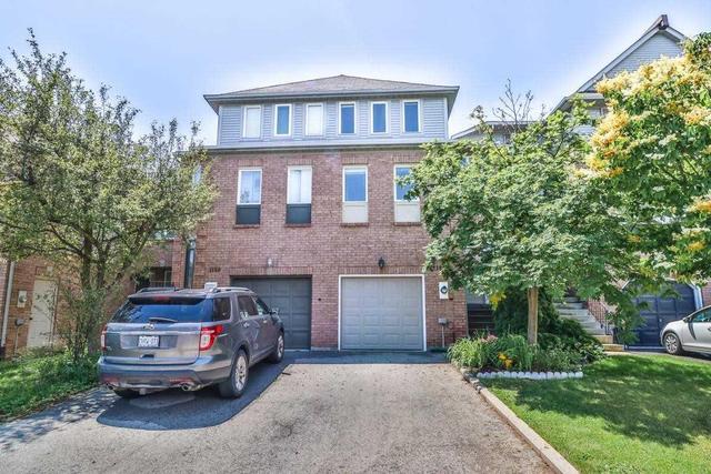 1190 Leewood Dr, House attached with 3 bedrooms, 3 bathrooms and 1 parking in Oakville ON | Image 1