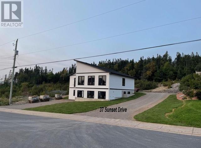 37 Sunset Drive, House other with 6 bedrooms, 3 bathrooms and null parking in Clarenville NL | Image 5