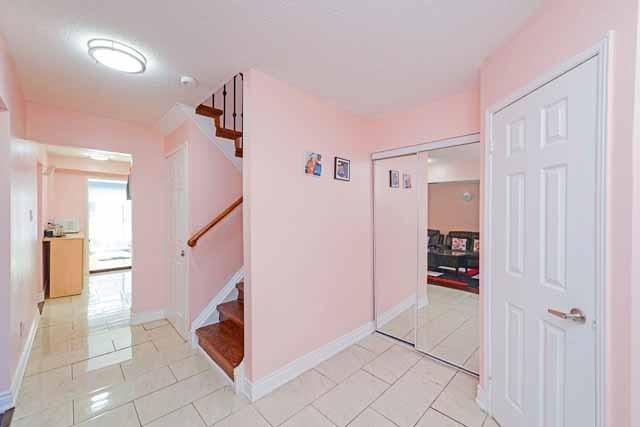 2 Myrtle Crt, House detached with 3 bedrooms, 4 bathrooms and 4 parking in Brampton ON | Image 6