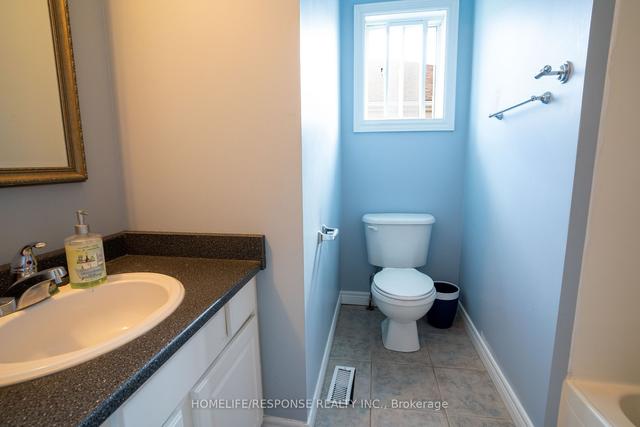 3825 Maguire St W, House detached with 3 bedrooms, 2 bathrooms and 5 parking in Windsor ON | Image 4