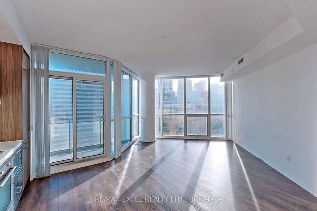 1001 - 45 Charles St E, Condo with 2 bedrooms, 1 bathrooms and 1 parking in Toronto ON | Image 7