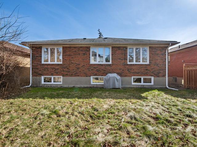 162 Searle Ave, House detached with 4 bedrooms, 3 bathrooms and 5 parking in Toronto ON | Image 2