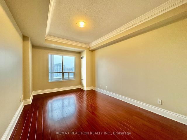 lph3 - 37 Galleria Pkwy, Condo with 2 bedrooms, 2 bathrooms and 1 parking in Markham ON | Image 3