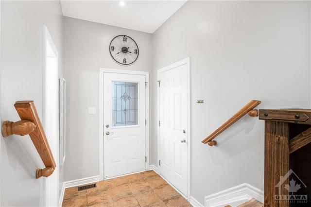 301 Vienna Terrace, Townhouse with 3 bedrooms, 3 bathrooms and 5 parking in Ottawa ON | Image 3