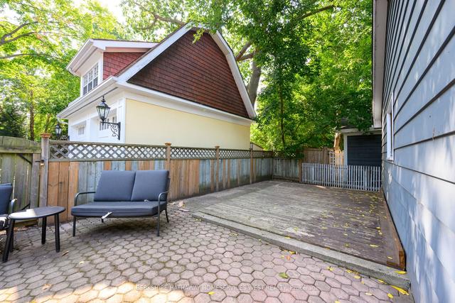 374 Spruce St, House detached with 3 bedrooms, 3 bathrooms and 6 parking in Oakville ON | Image 10