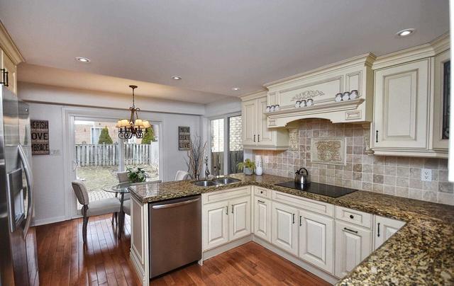 48 Tanjo Crt, House detached with 4 bedrooms, 4 bathrooms and 6 parking in Vaughan ON | Image 6