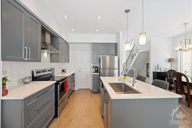 107 Crevasse Road, Townhouse with 3 bedrooms, 3 bathrooms and 3 parking in Ottawa ON | Image 5