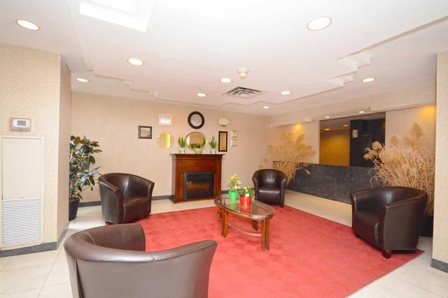 1015 - 300 Webb Dr, Condo with 2 bedrooms, 2 bathrooms and 2 parking in Mississauga ON | Image 4