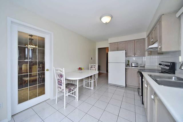24 Thurso Clse, House semidetached with 3 bedrooms, 2 bathrooms and 3 parking in Vaughan ON | Image 5