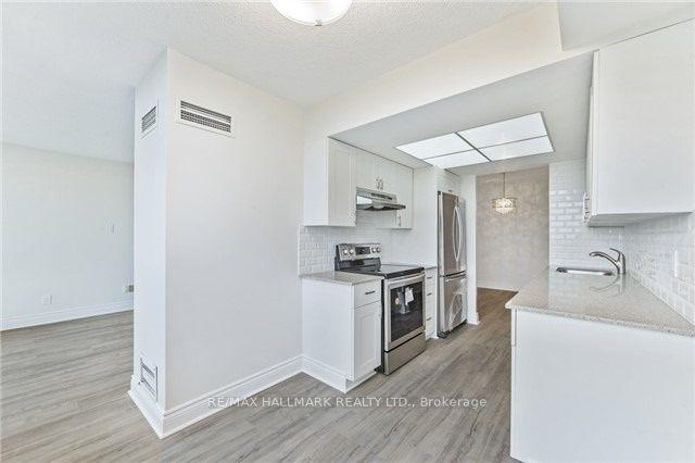 812 - 1101 Steeles Ave W, Condo with 2 bedrooms, 2 bathrooms and 1 parking in Toronto ON | Image 3