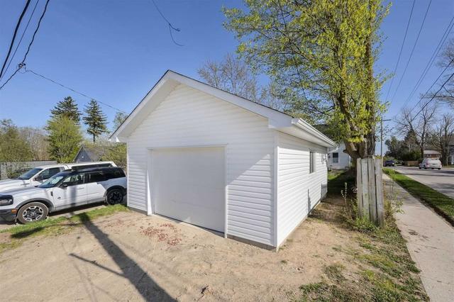 402 Main St E, House detached with 3 bedrooms, 2 bathrooms and 3 parking in Shelburne ON | Image 19