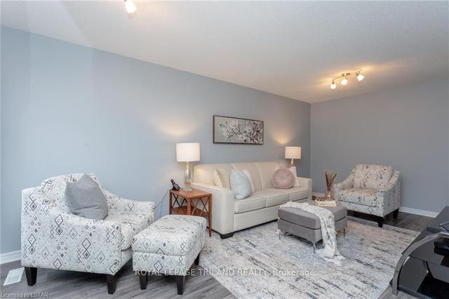 10 - 10 Rossmore Crt, Townhouse with 2 bedrooms, 4 bathrooms and 2 parking in London ON | Image 10