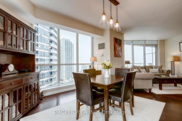 1602 - 218 Queens Quay Way, Condo with 2 bedrooms, 2 bathrooms and 1 parking in Toronto ON | Image 8